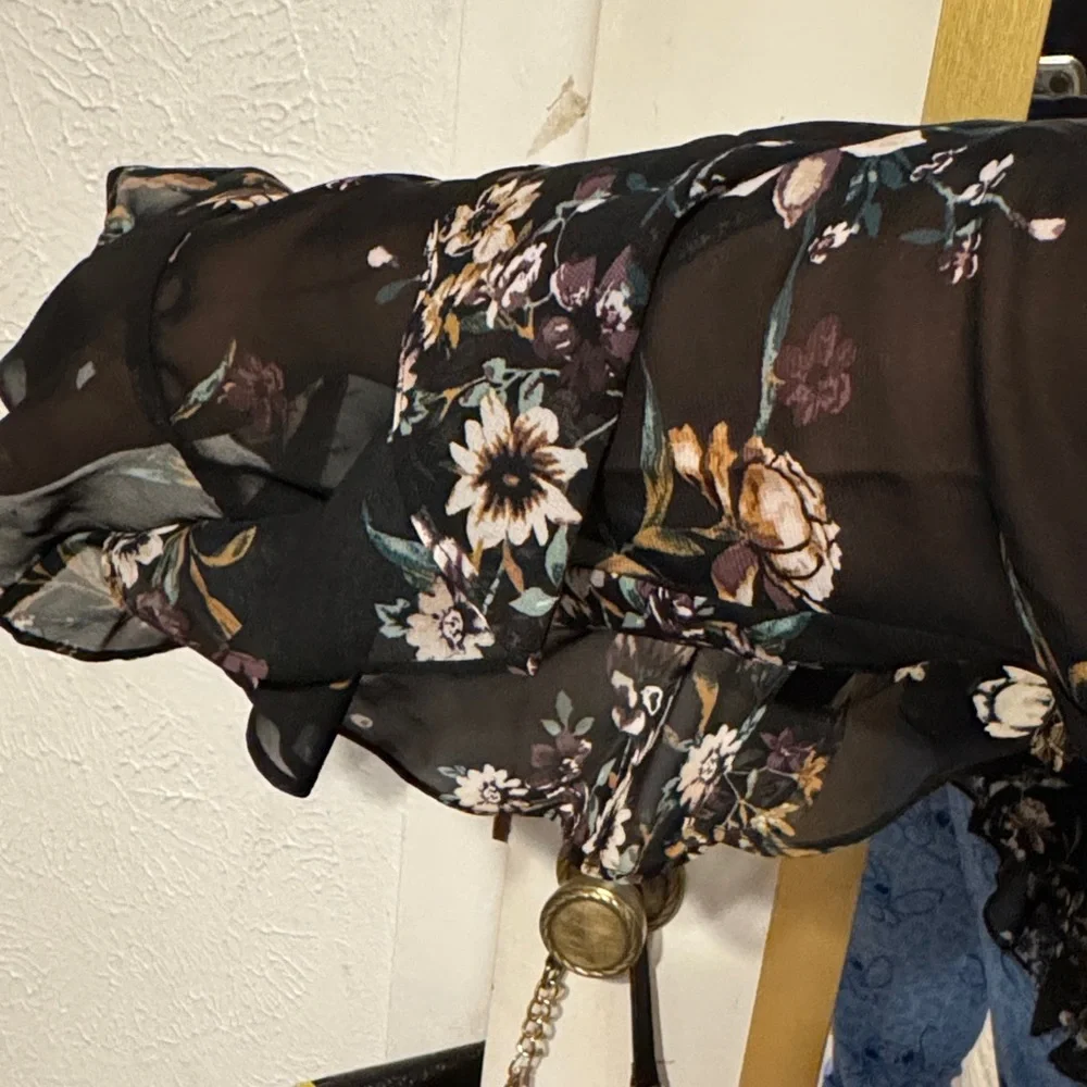 Iz Byer Black Floral Blouse with Ruffle Detail - Picture 3 of 4